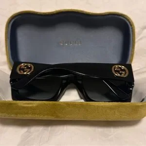 Gucci Black Sunglasses with Gold Lining Gucci | Accessories | Gucci Black Sunglasses With Gold  main image 2